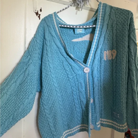 TAYLOR SWIFT 1989 CARDIGAN *FROM A DOG FRIENDLY HOME* - Picture 1 of 6